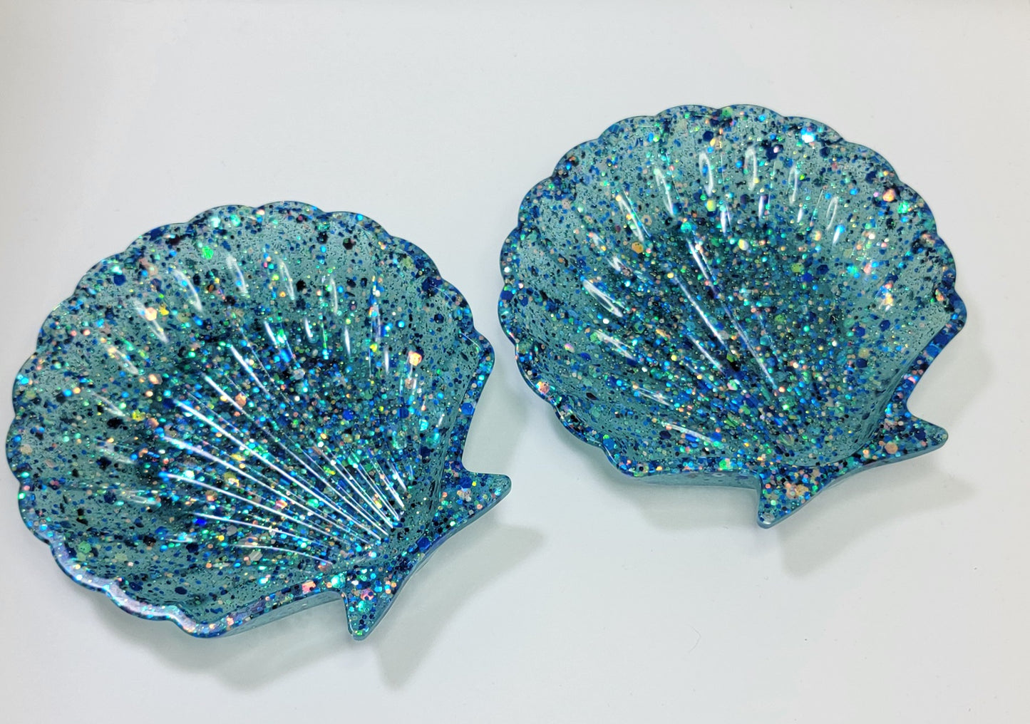 Trinket dish, bowls, and scallop shells