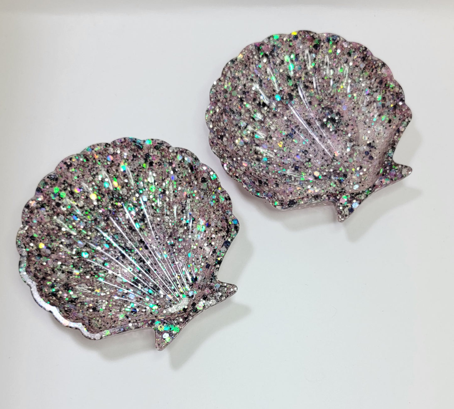 Trinket dish, bowls, and scallop shells