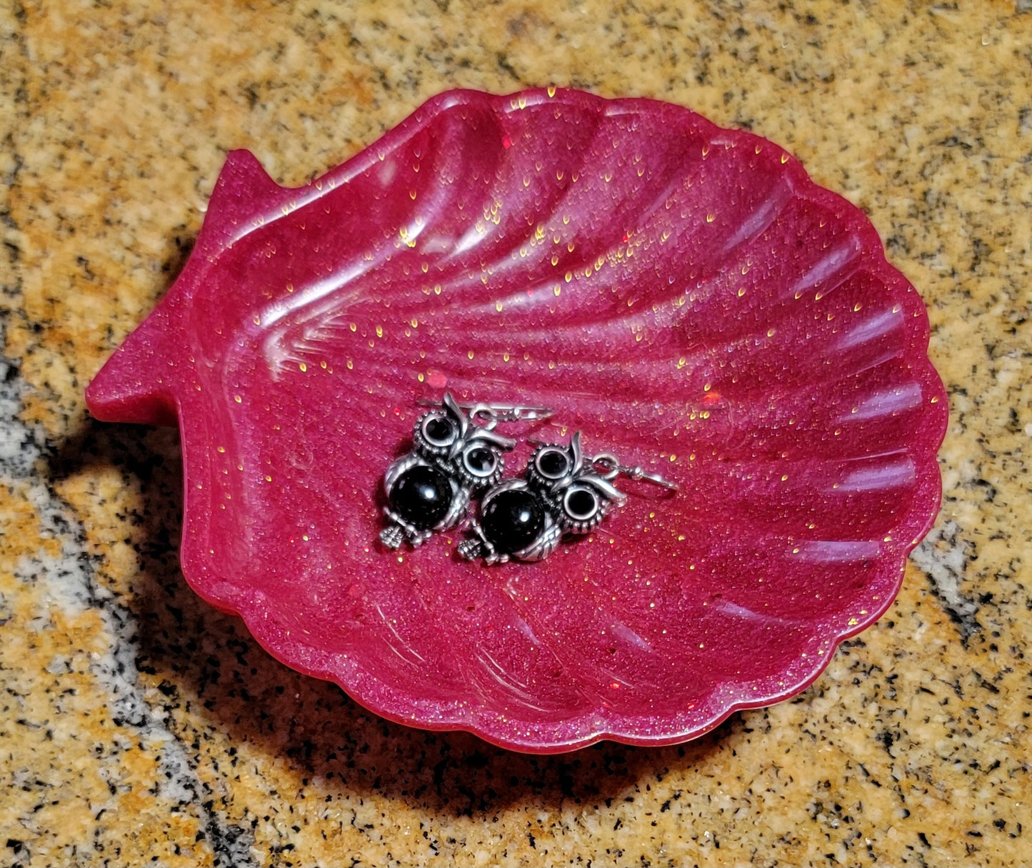 Trinket dish, bowls, and scallop shells