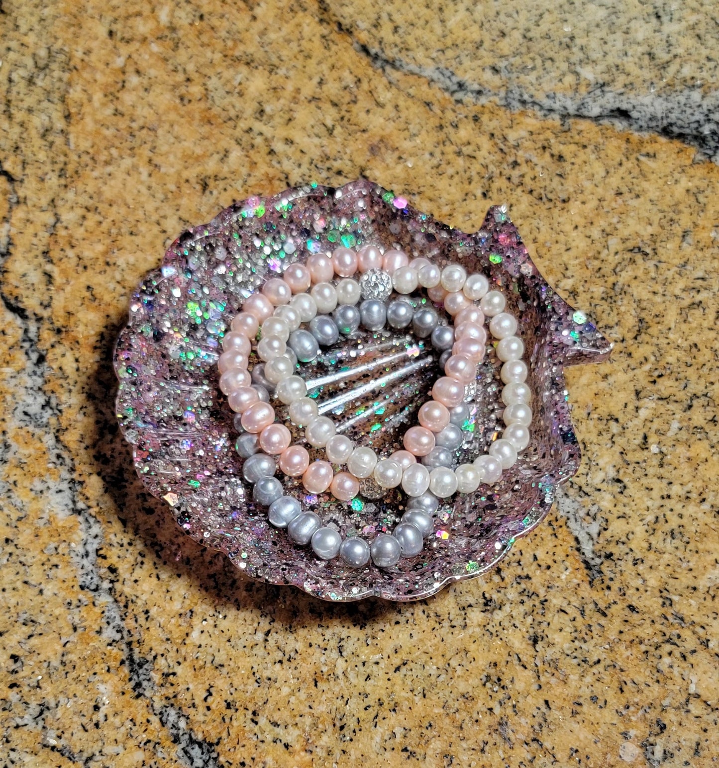 Trinket dish, bowls, and scallop shells