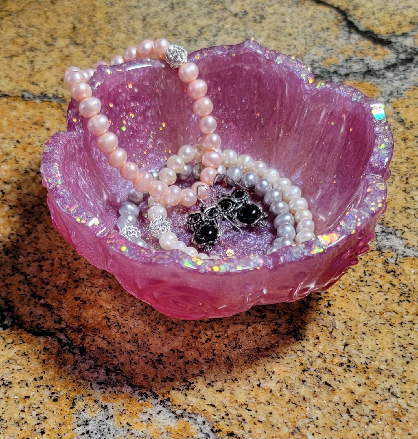 Trinket dish, bowls, and scallop shells